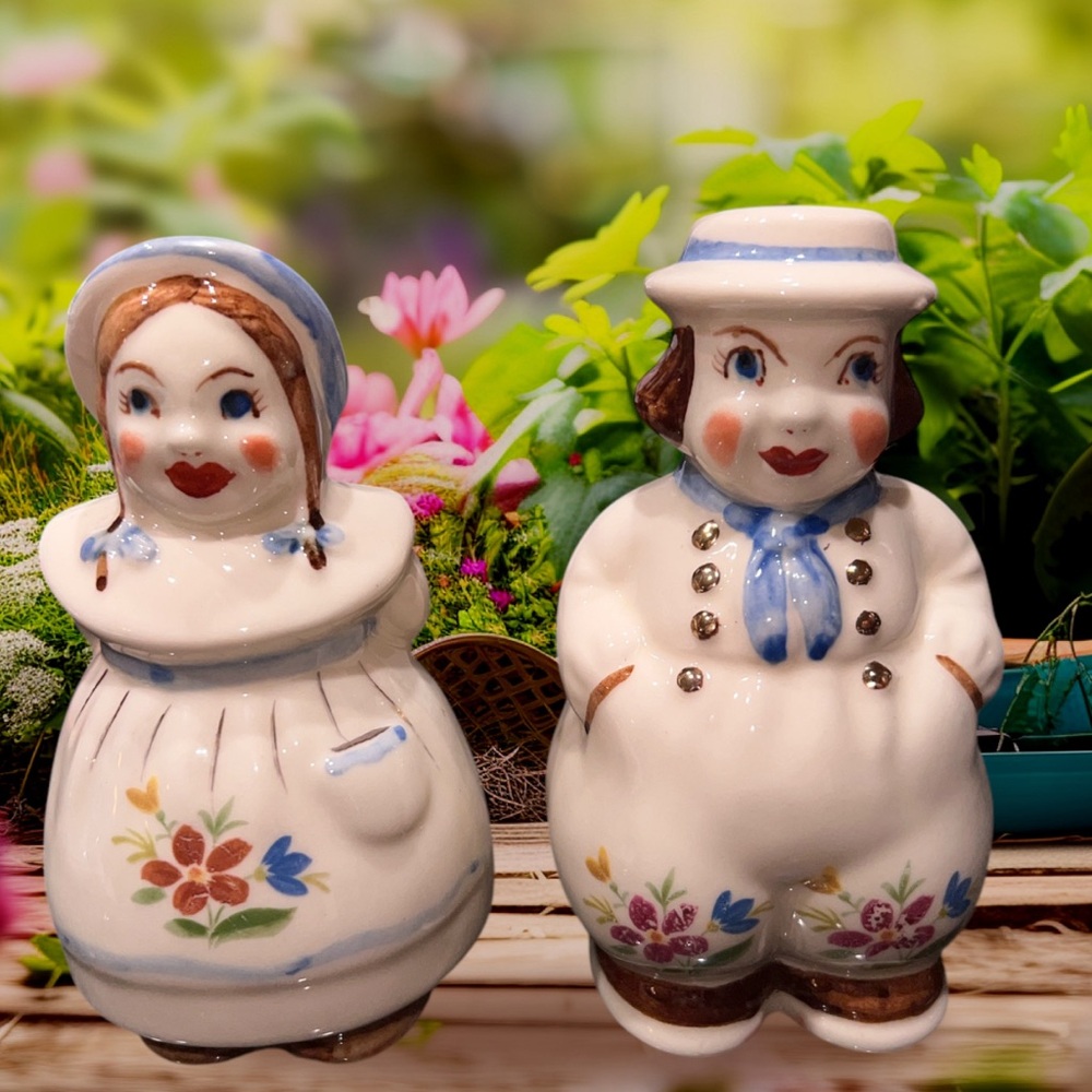 Vtg Rare Shawnee Jack & Jill Salt Pepper Shakers Gold Floral Hand painted Acc